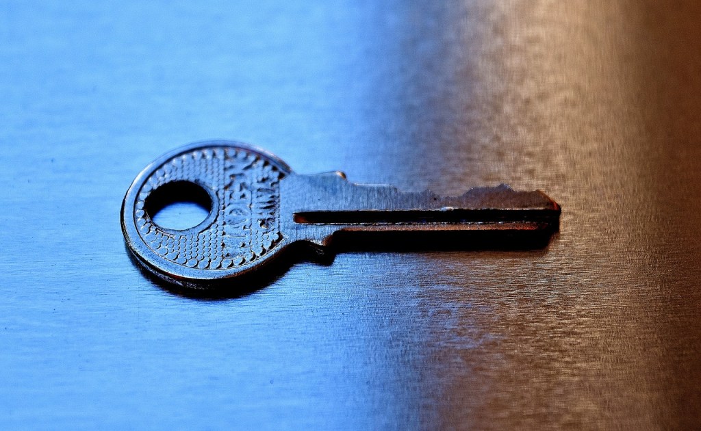 clé sur un bureau